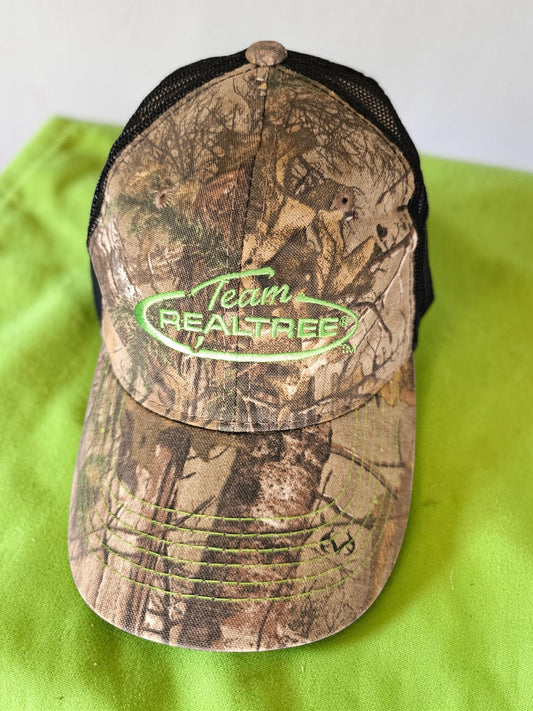 Vintage Realtree Camo Trucker Cap – Gorpcore Style 🌲🧢