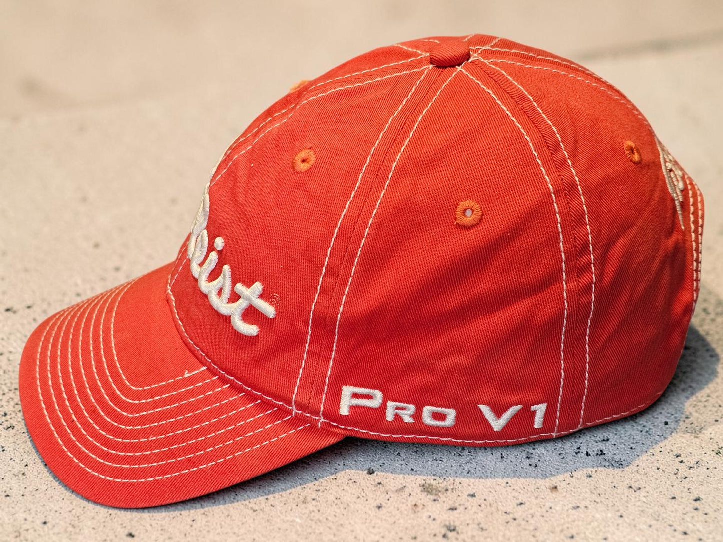 🧢 Titleist Golf Cap – Vintage Style Pro V1 & FootJoy Edition
