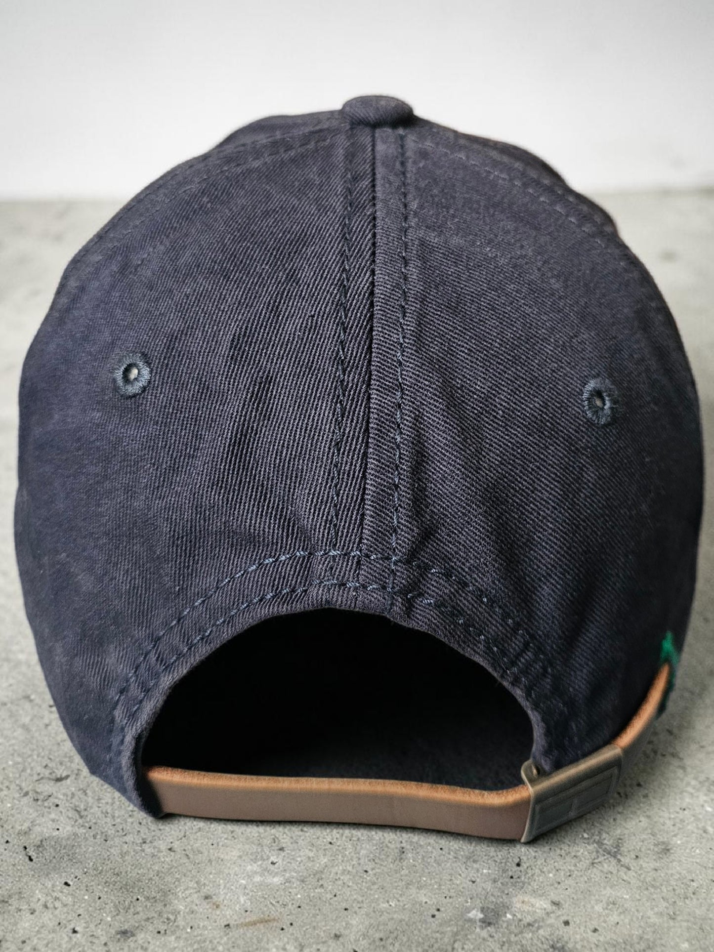 Tommy Hilfiger Vintage Dad Cap – Dunkelblau mit Leder-Strapback – 100% Baumwolle – One Size