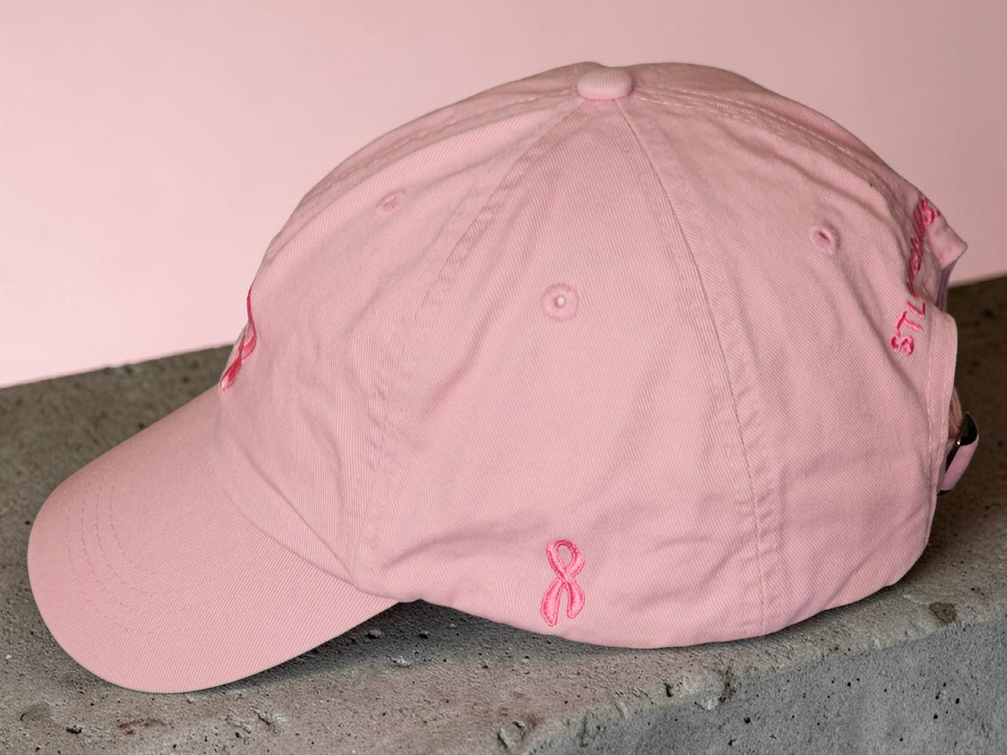 🏈 Vintage NFL St. Louis Rams „Breast Cancer Awareness“ Cap – Reebok 🏈Deadstock